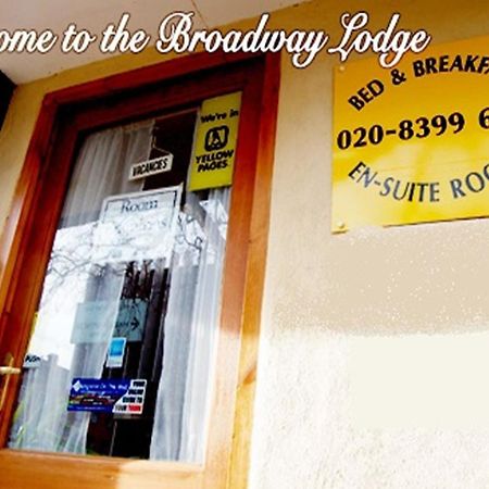 Surbiton Broadway Lodge Bed And Breakfast מראה חיצוני תמונה
