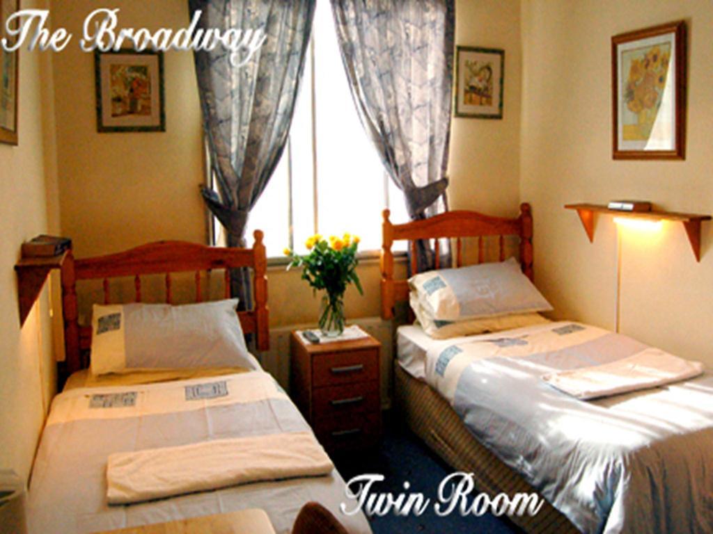Surbiton Broadway Lodge Bed And Breakfast חדר תמונה
