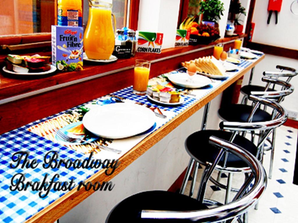 Surbiton Broadway Lodge Bed And Breakfast מראה חיצוני תמונה